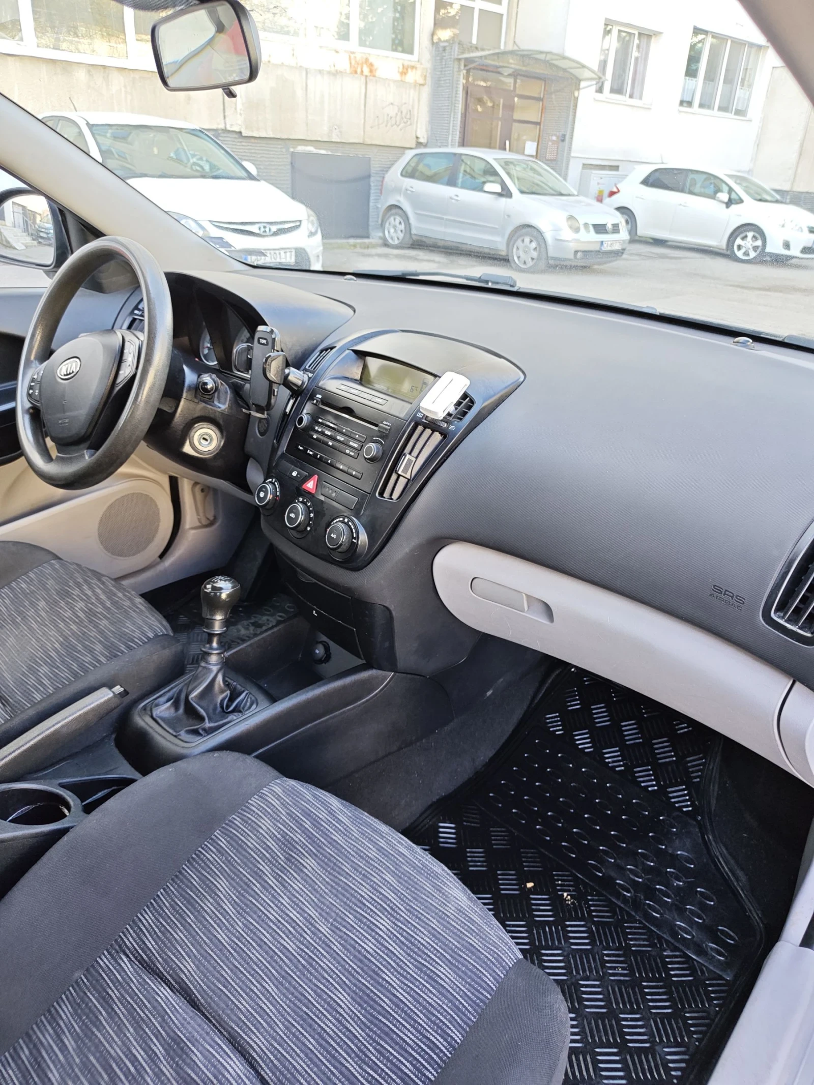 Kia Ceed 1.6 бензин/газ  126кс., снимка 14 - Автомобили и джипове - 53786412