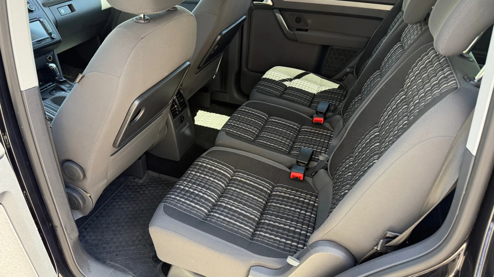 VW Touran 2.0TDI CROSS DSG, снимка 6 - Автомобили и джипове - 54730696
