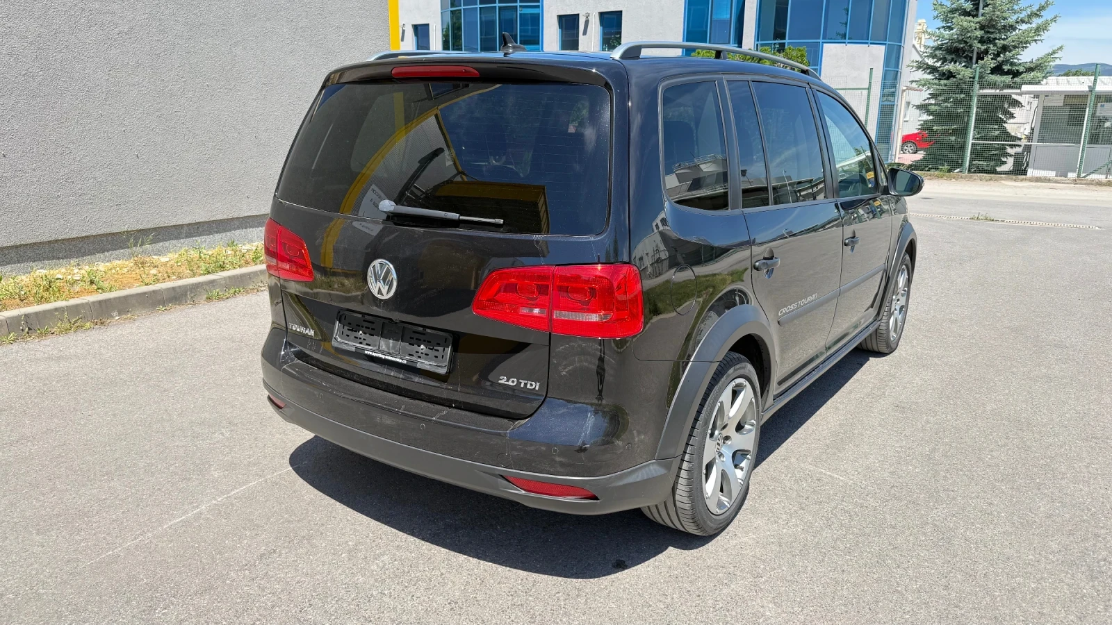 VW Touran 2.0TDI CROSS DSG, снимка 4 - Автомобили и джипове - 54730696
