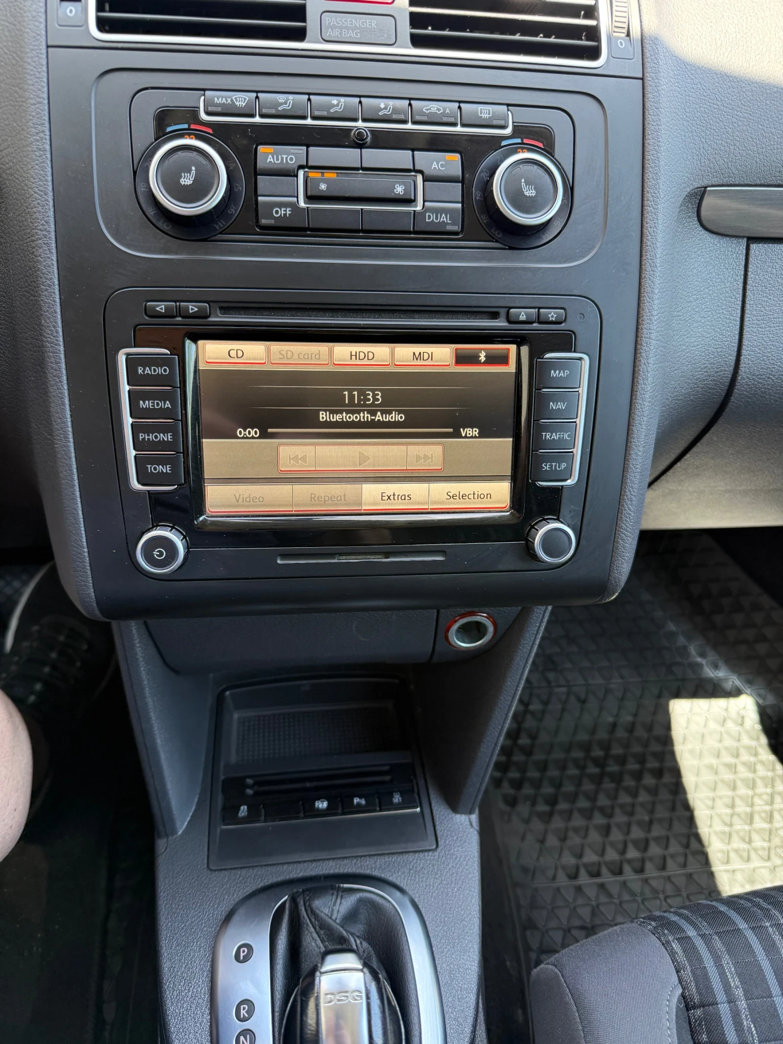 VW Touran 2.0TDI CROSS DSG, снимка 12 - Автомобили и джипове - 54730696