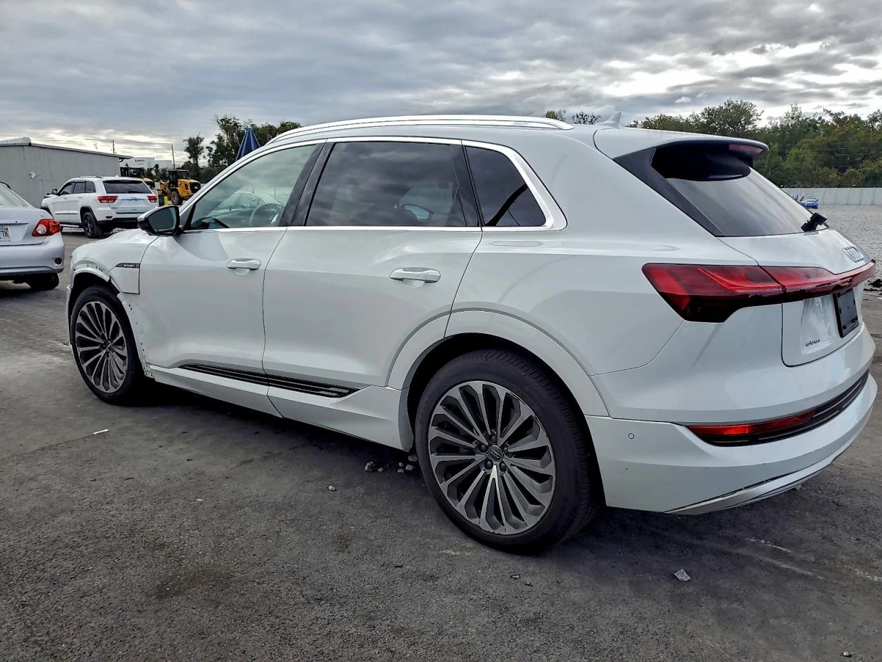 Audi E-Tron Prestige, снимка 2 - Автомобили и джипове - 54743205