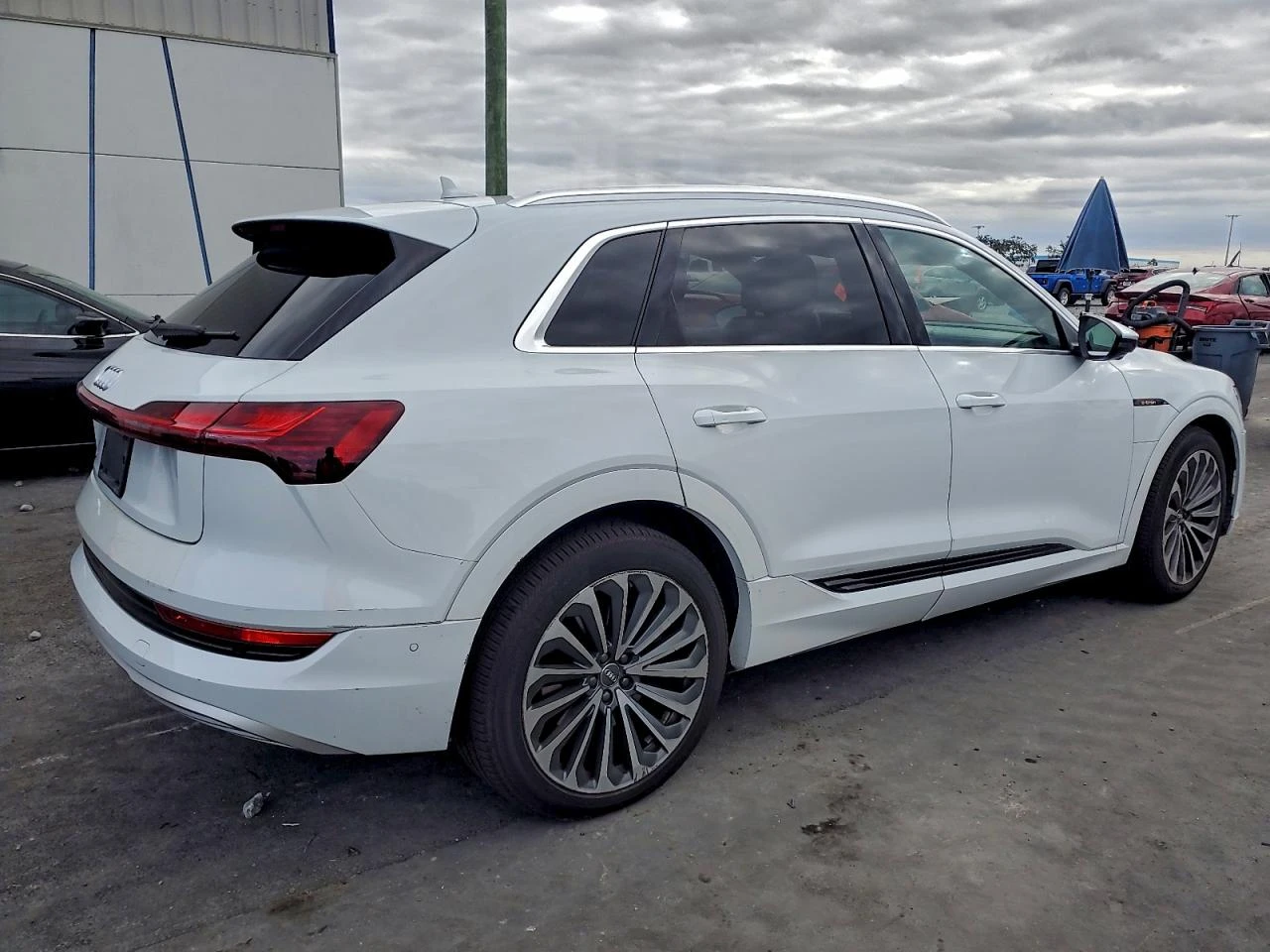 Audi E-Tron Prestige, снимка 3 - Автомобили и джипове - 54743205