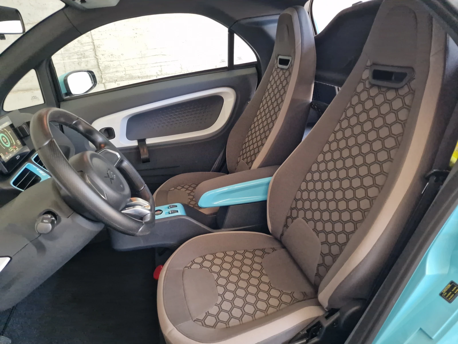 Toyota Yaris XEV YOYO, снимка 15 - Автомобили и джипове - 54954603