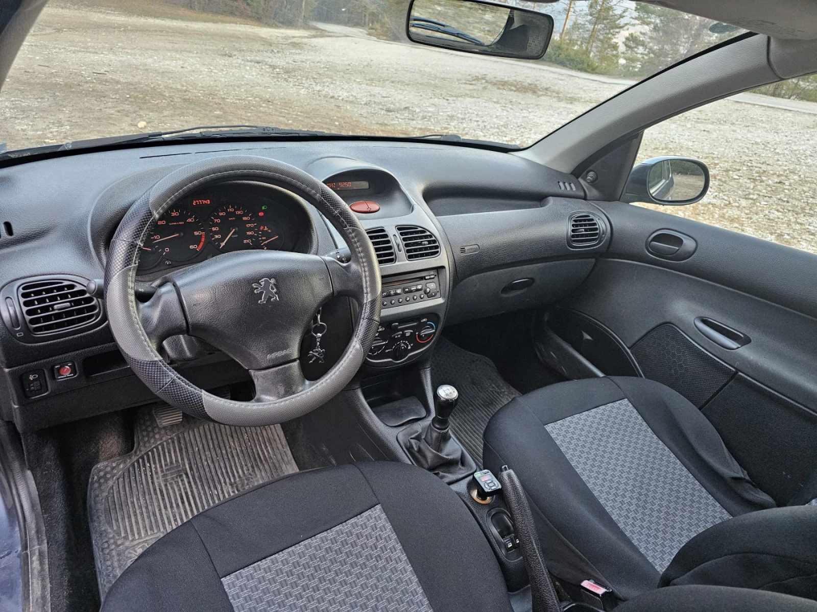 Peugeot 207 1.4 HDi, снимка 9 - Автомобили и джипове - 55293816
