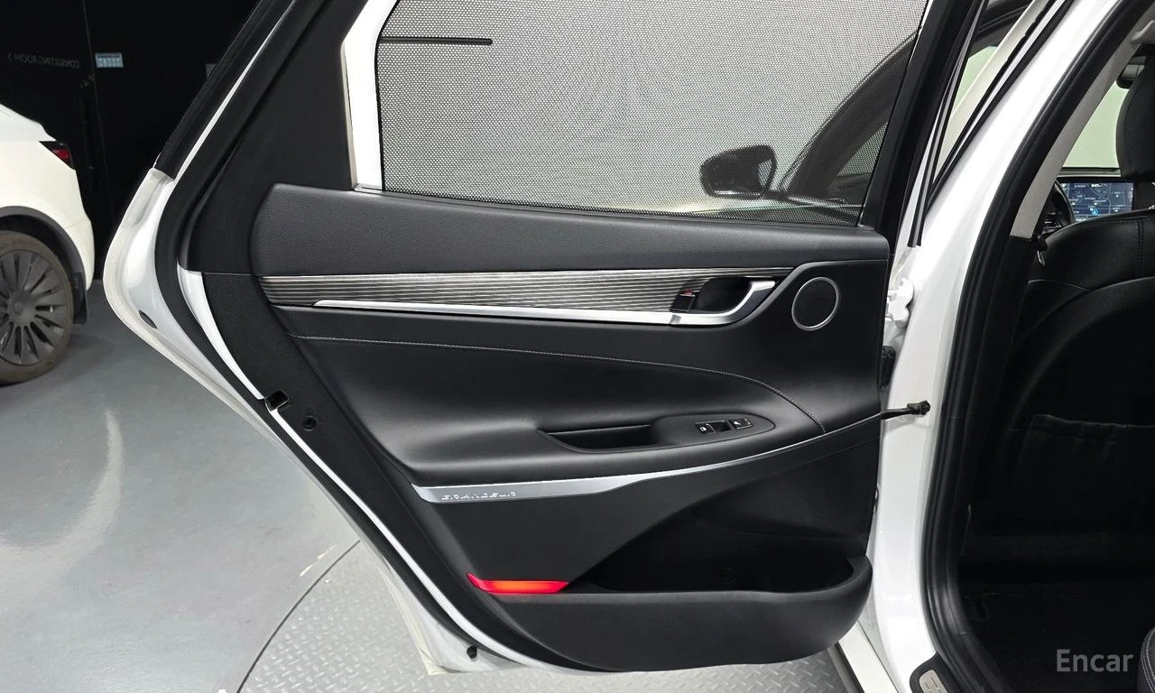 Hyundai Grandeur * ФИКСИРАНА ЦЕНА ДО БЪЛГАРИЯ * АВТОКРЕДИТ, снимка 15 - Автомобили и джипове - 55469163