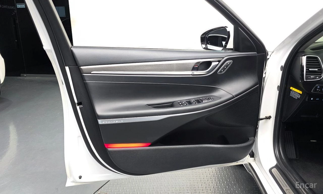 Hyundai Grandeur * ФИКСИРАНА ЦЕНА ДО БЪЛГАРИЯ * АВТОКРЕДИТ, снимка 14 - Автомобили и джипове - 55469163