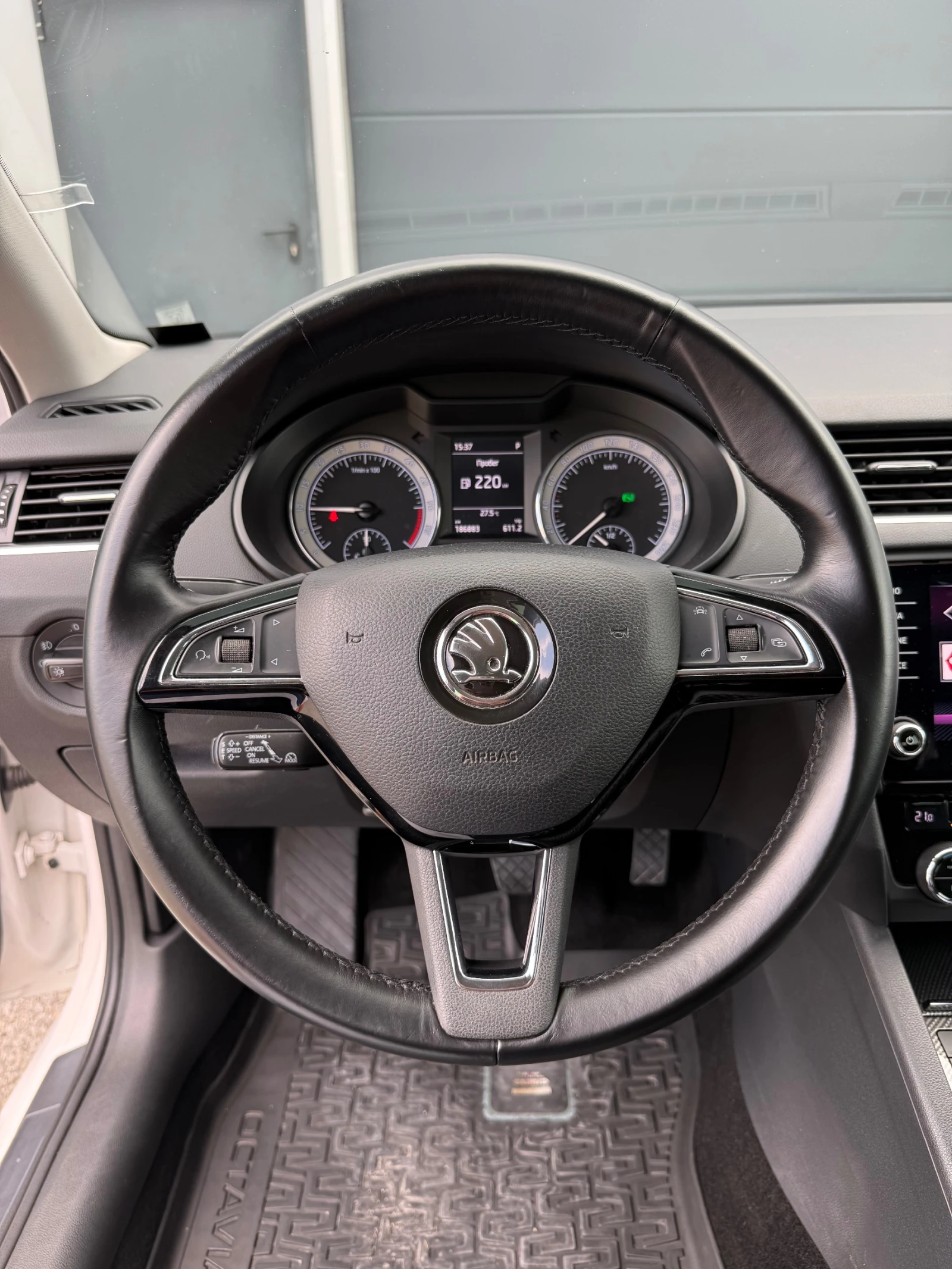 Skoda Octavia 2.0TDI DSG DISTRONIC KEYLESS AMBIENT LED | Mobile.bg � ����������� 11