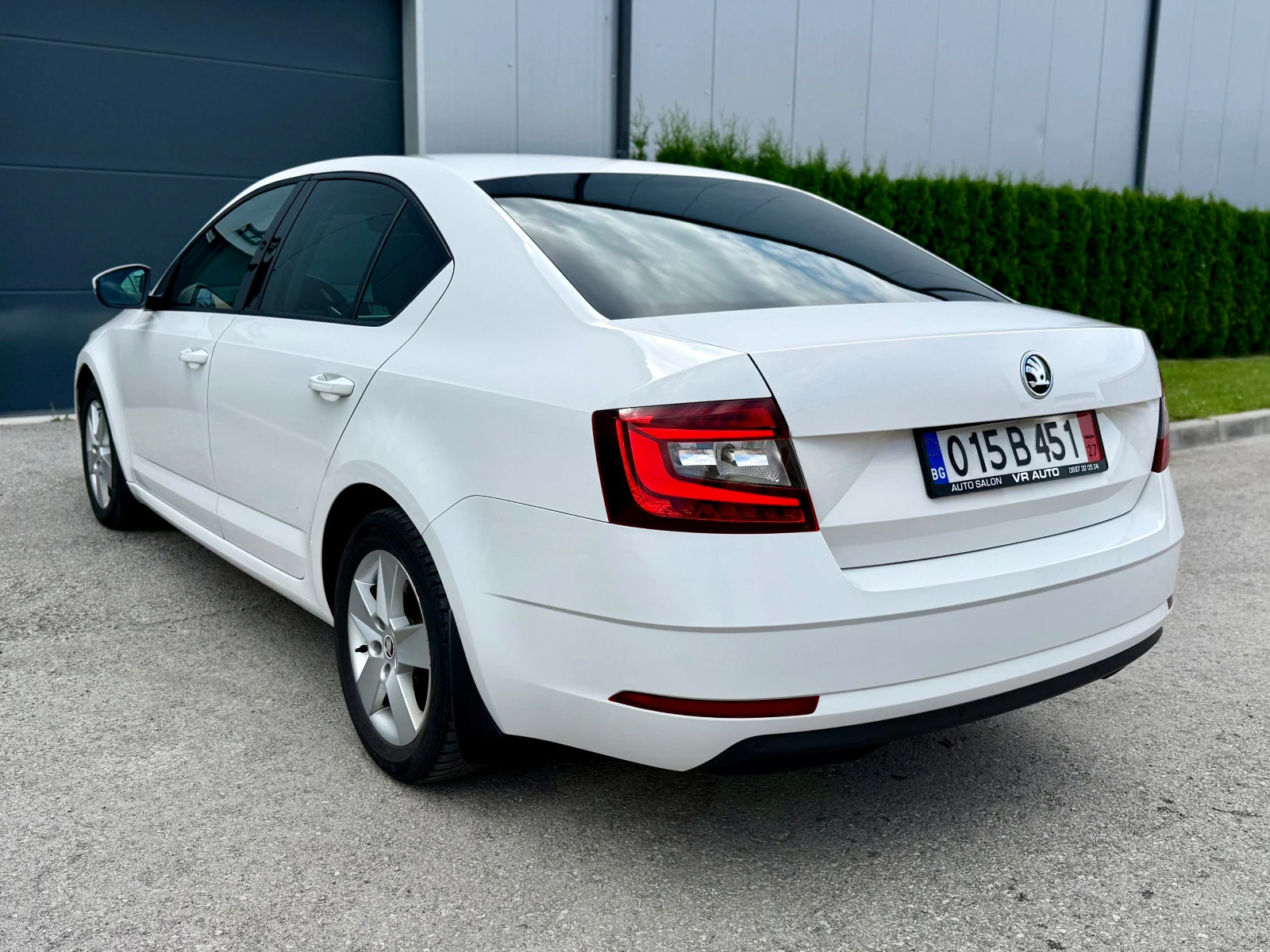 Skoda Octavia 2.0TDI DSG DISTRONIC KEYLESS AMBIENT LED | Mobile.bg � ����������� 3