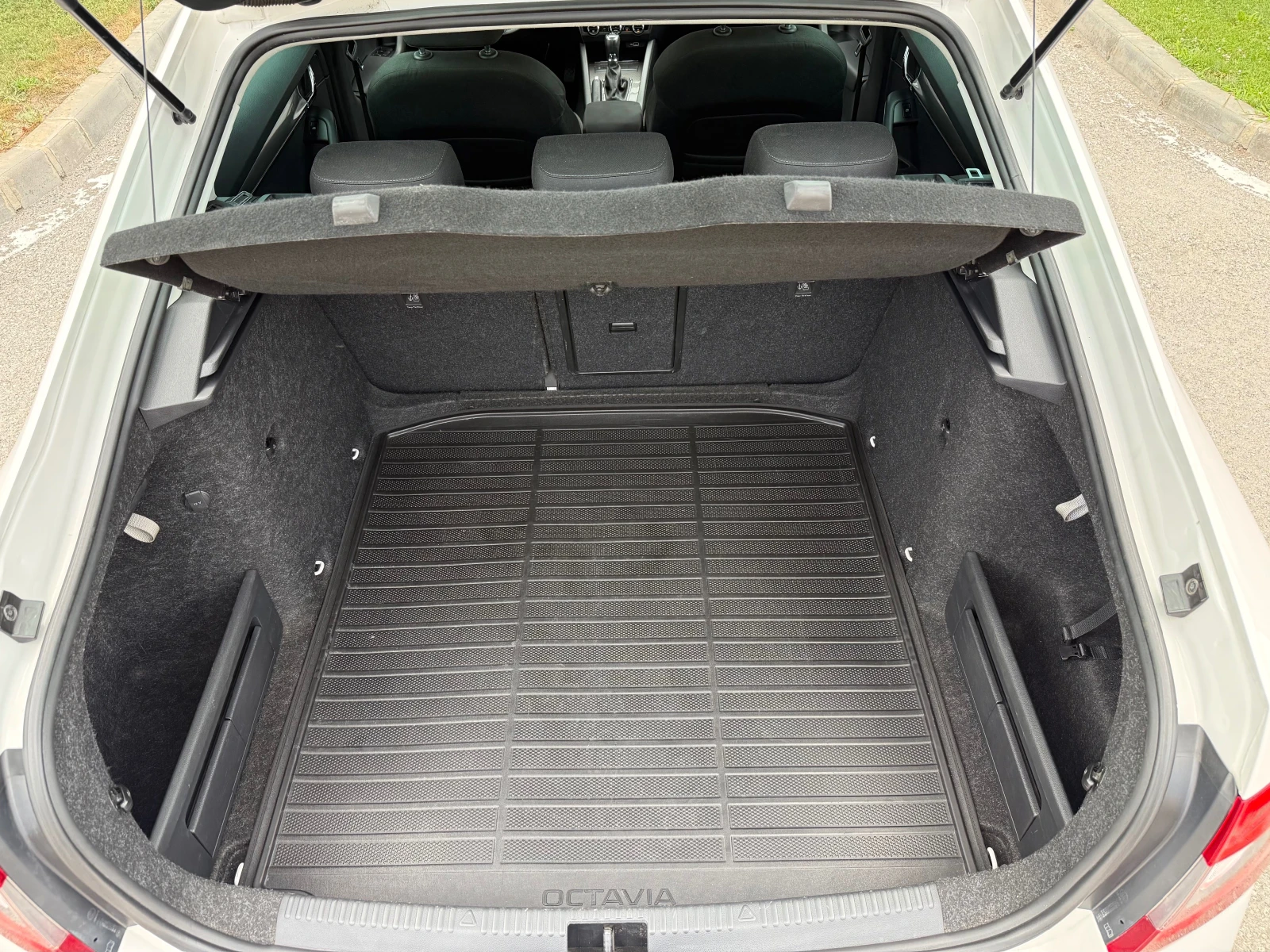 Skoda Octavia 2.0TDI DSG DISTRONIC KEYLESS AMBIENT LED | Mobile.bg � ����������� 16