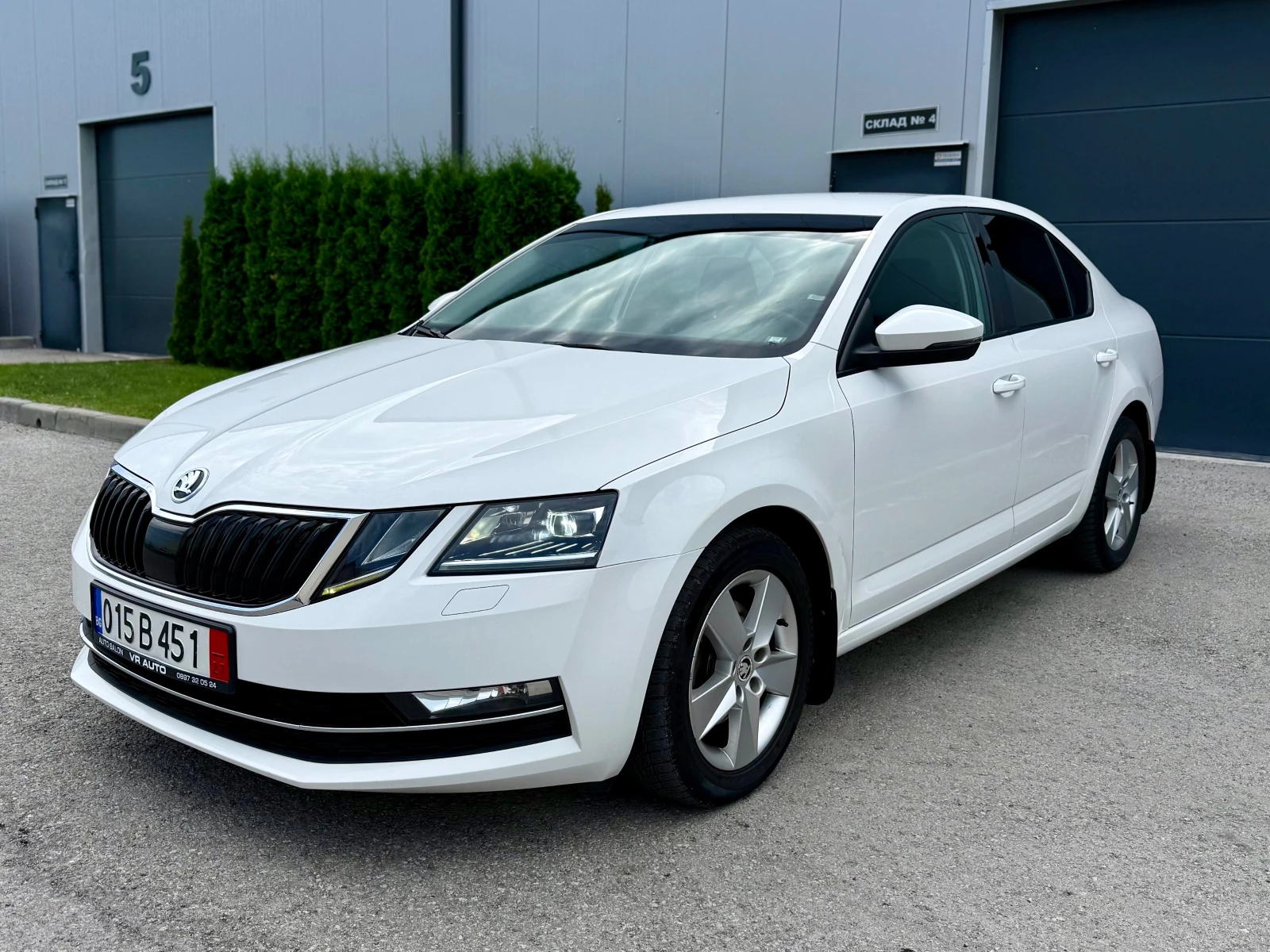 Skoda Octavia 2.0TDI DSG DISTRONIC KEYLESS AMBIENT LED | Mobile.bg � ����������� 2