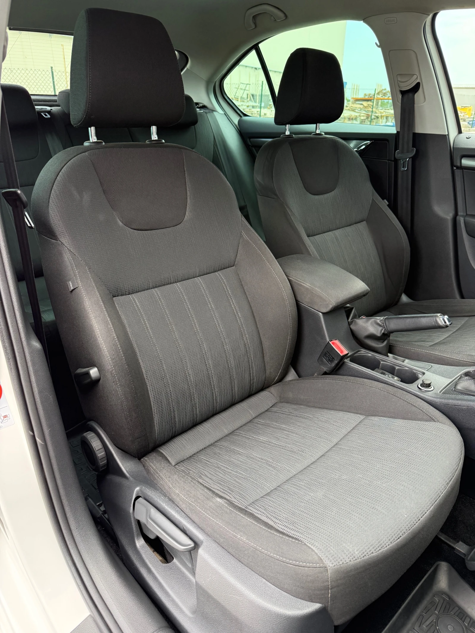 Skoda Octavia 2.0TDI DSG DISTRONIC KEYLESS AMBIENT LED | Mobile.bg � ����������� 9