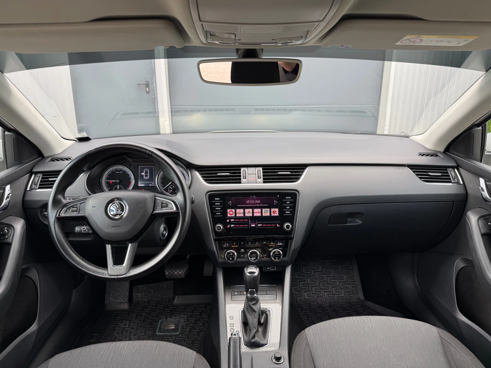 Skoda Octavia 2.0TDI DSG DISTRONIC KEYLESS AMBIENT LED | Mobile.bg � ����������� 7