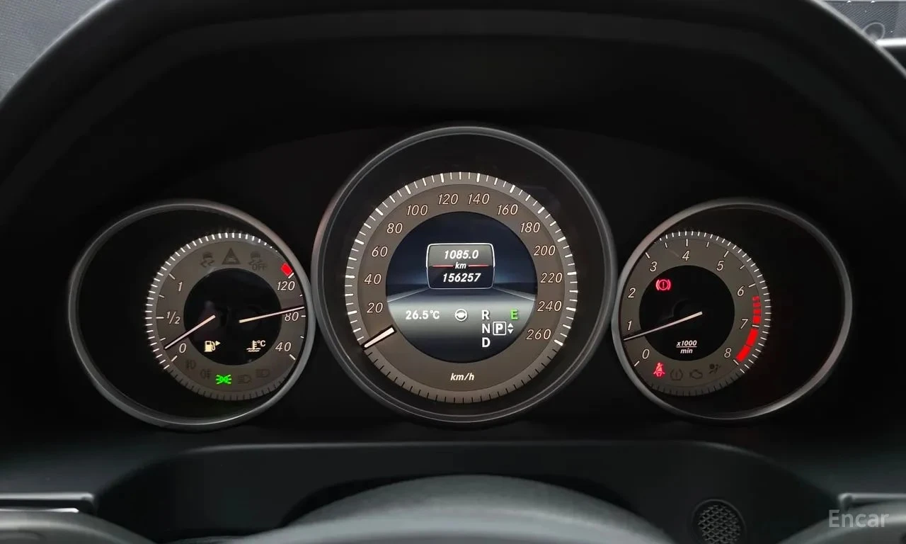 Mercedes-Benz E 400 /4MATIC/ФИНАНСИРАНЕ, снимка 8 - Автомобили и джипове - 56155871