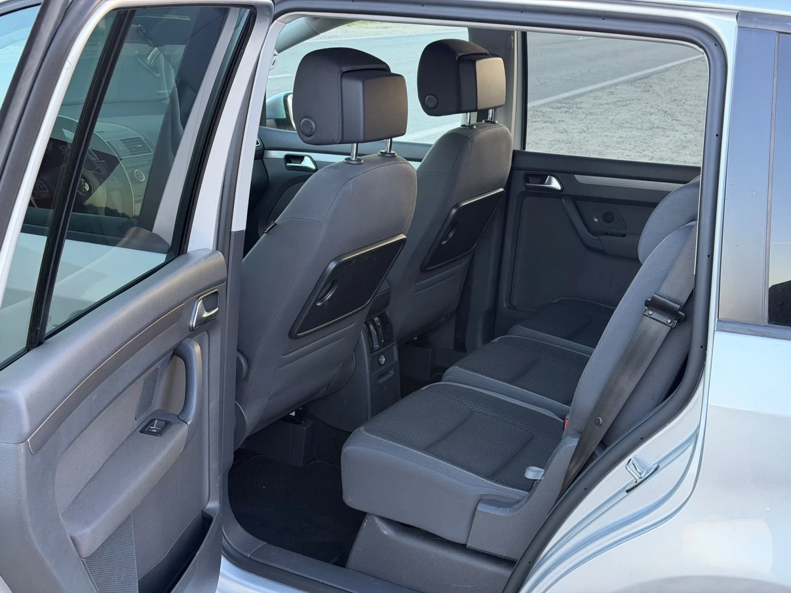 VW Touran 1.6TDI 105K.S.6s.k..7MESTA | Mobile.bg � ����������� 10