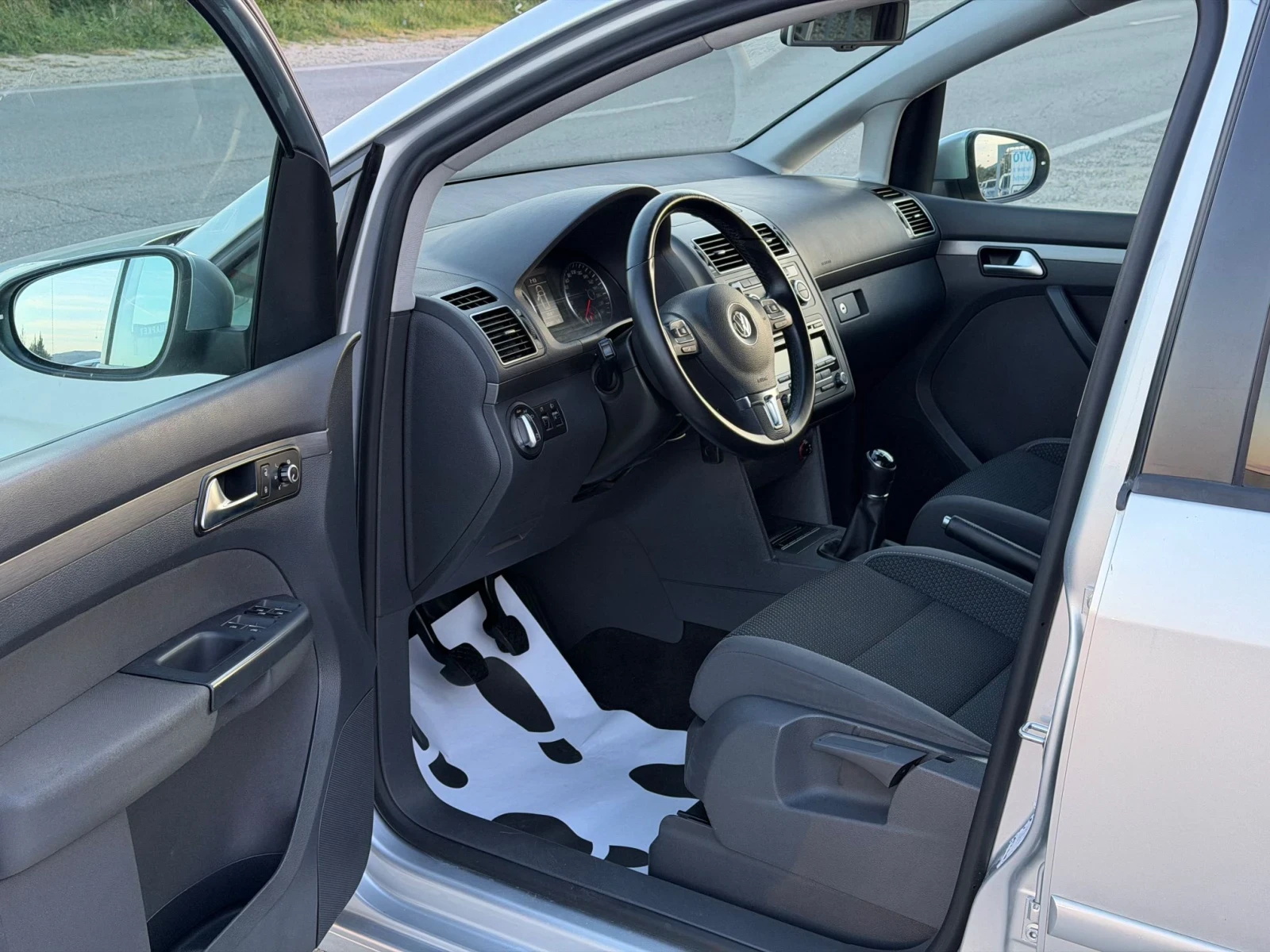 VW Touran 1.6TDI 105K.S.6s.k..7MESTA | Mobile.bg � ����������� 9