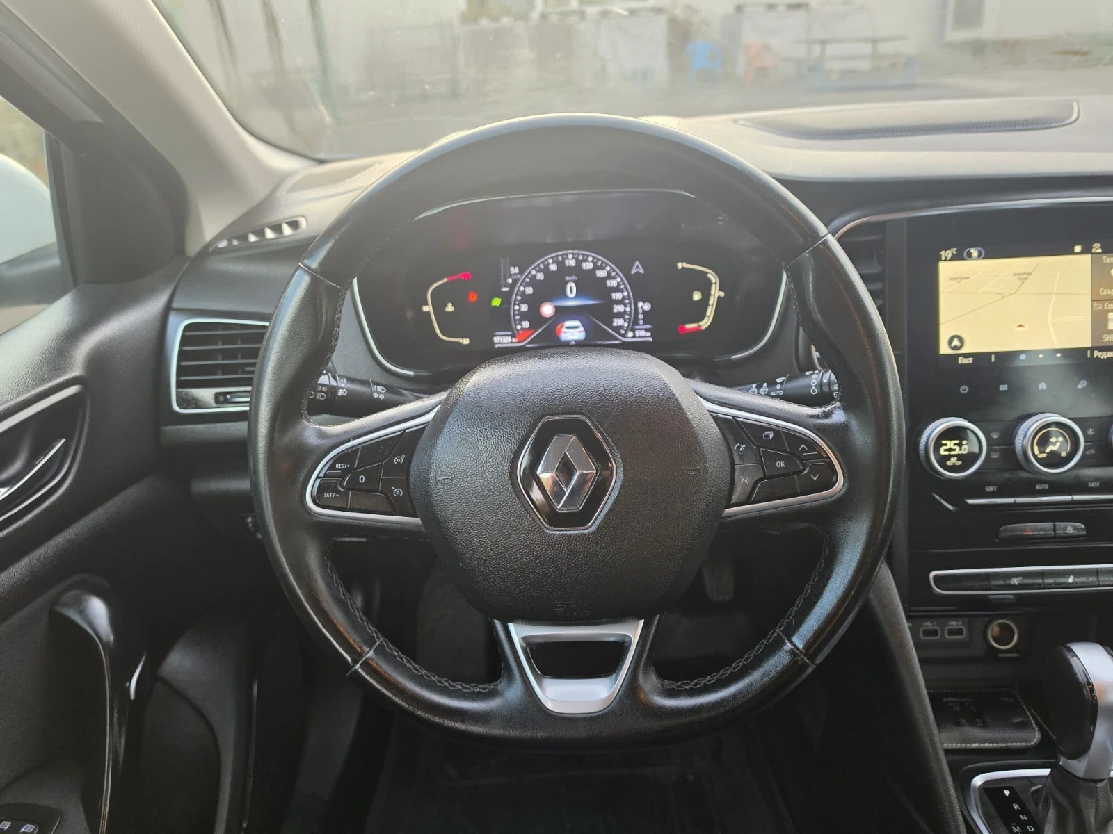 Renault Megane 1.5Blue DCi, снимка 12 - Автомобили и джипове - 56452006