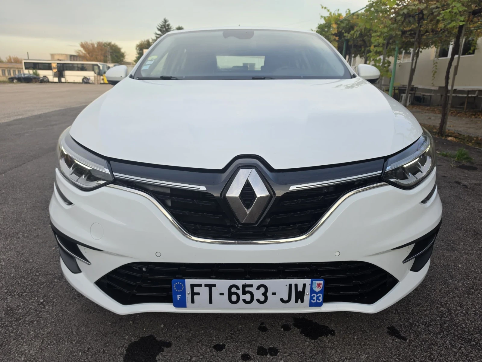 Renault Megane 1.5Blue DCi, снимка 2 - Автомобили и джипове - 56452006