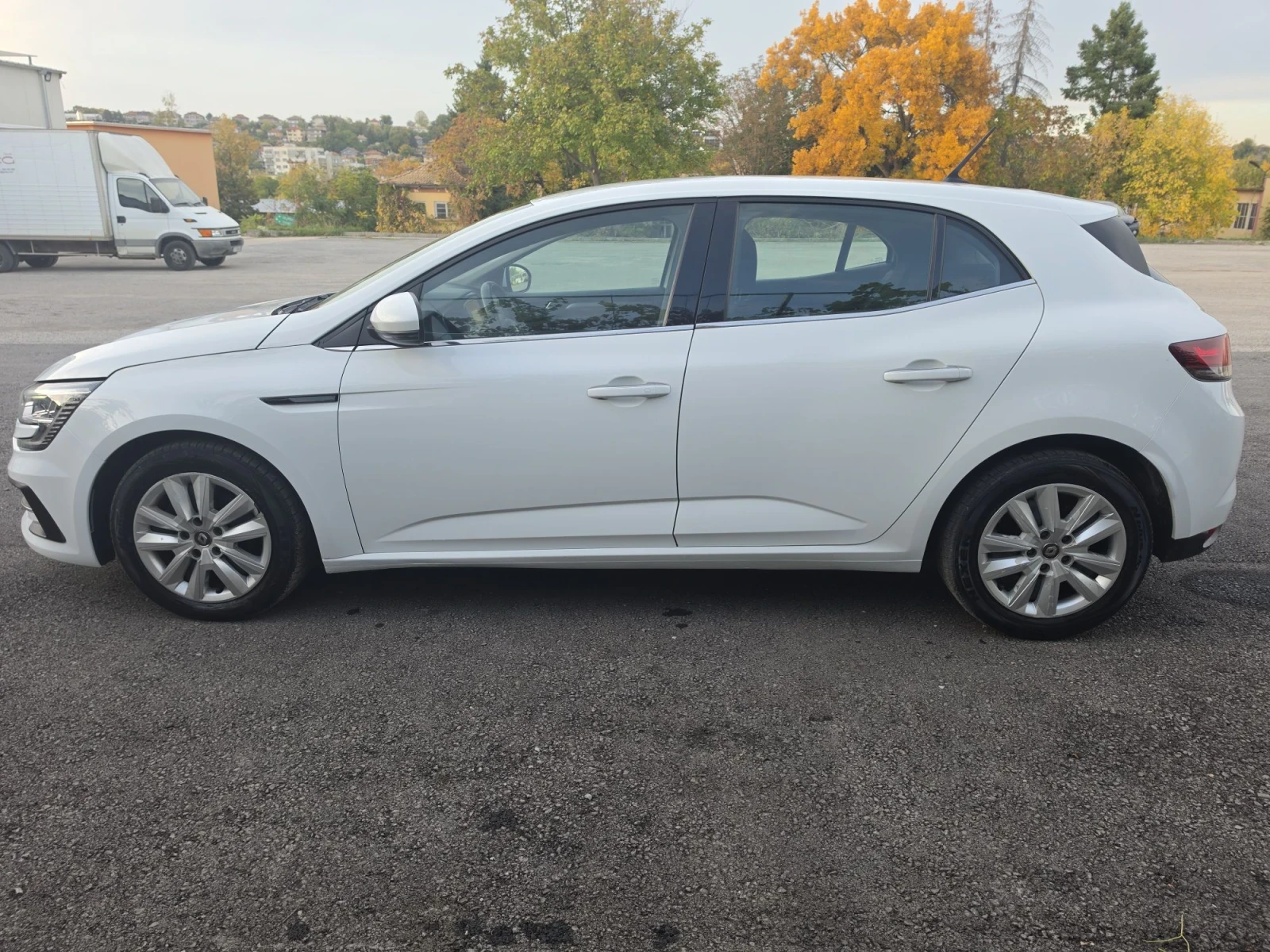 Renault Megane 1.5Blue DCi, снимка 4 - Автомобили и джипове - 56452006