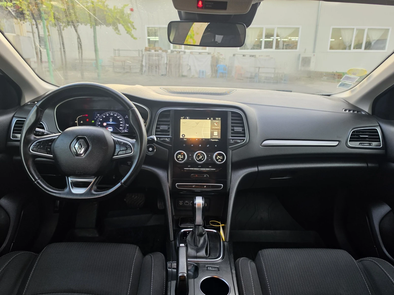 Renault Megane 1.5Blue DCi, снимка 9 - Автомобили и джипове - 56452006