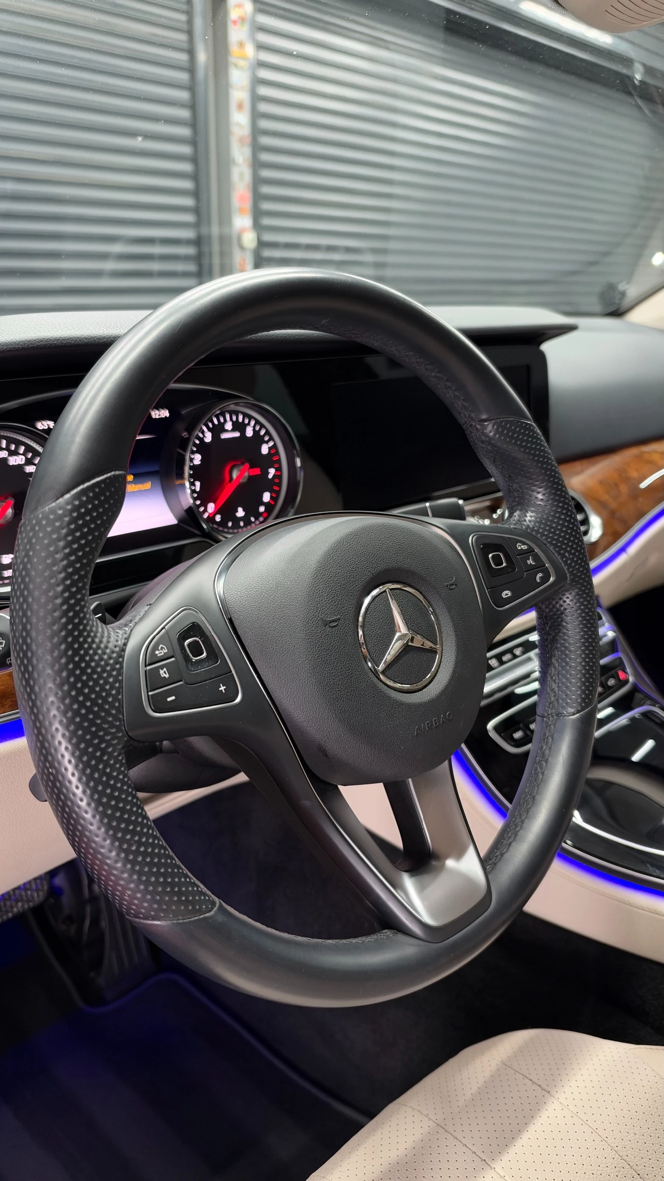 Mercedes-Benz E 300 AMG/BURM/360/DISTR/����� ������ ������ �� ������ | Mobile.bg � ����������� 12
