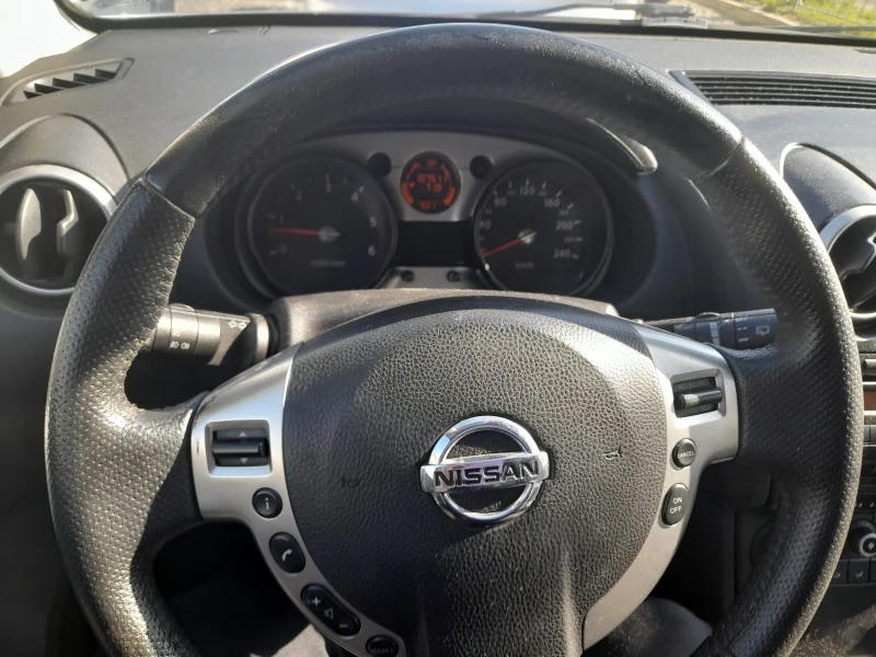 Nissan Qashqai 4x4, снимка 10 - Автомобили и джипове - 53036480