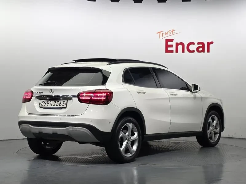 Mercedes-Benz GLA 220, снимка 2 - Автомобили и джипове - 56735956
