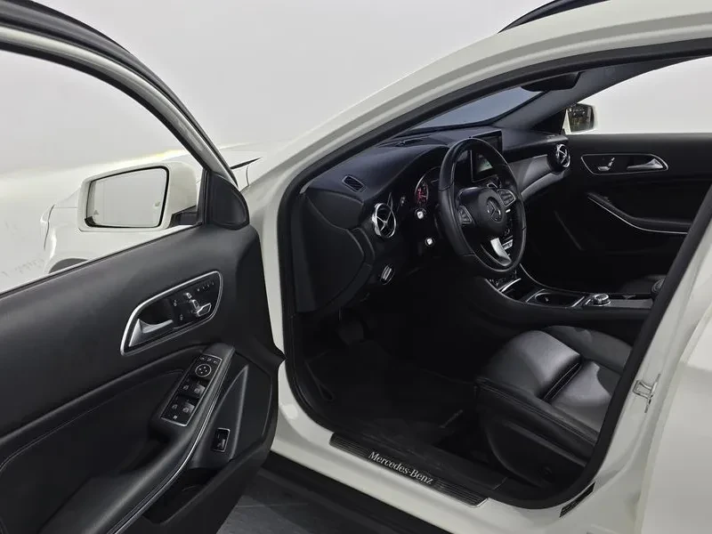 Mercedes-Benz GLA 220, снимка 10 - Автомобили и джипове - 56735956