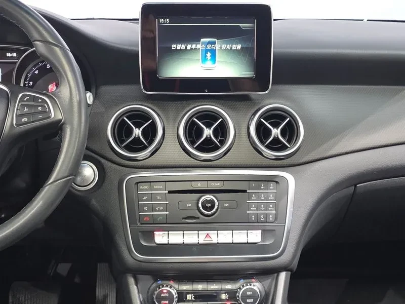 Mercedes-Benz GLA 220, снимка 13 - Автомобили и джипове - 56735956