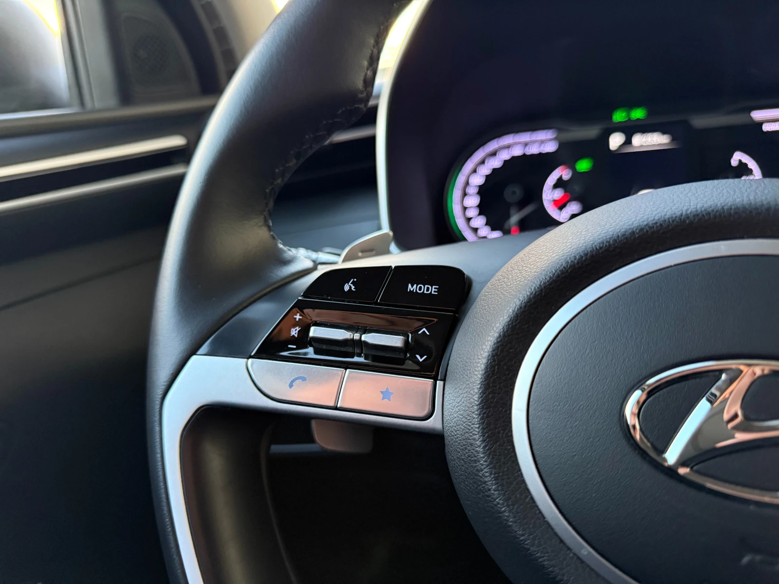 Hyundai Tucson 6  /1.6i Hybrid // | Mobile.bg   16