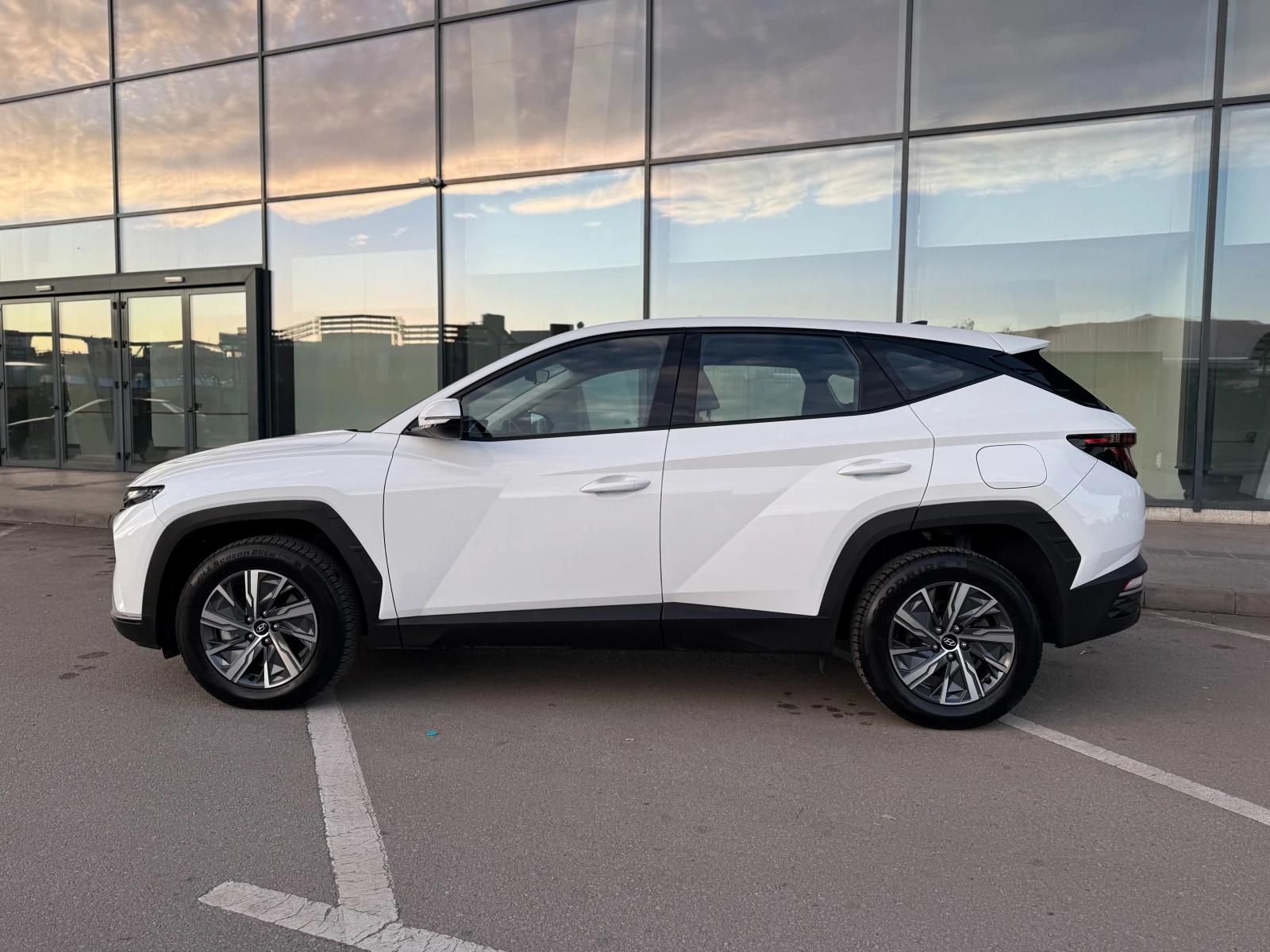 Hyundai Tucson 6  /1.6i Hybrid // | Mobile.bg   2