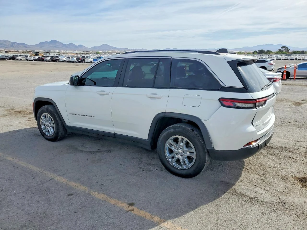 Jeep Grand cherokee 3.6l Laredo, снимка 2 - Автомобили и джипове - 54558067
