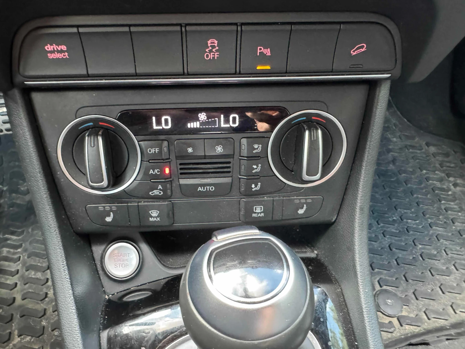 Audi Q3 Technik * ПАНОРАМА * CARFAX * АВТО КРЕДИТ, снимка 12 - Автомобили и джипове - 55120750
