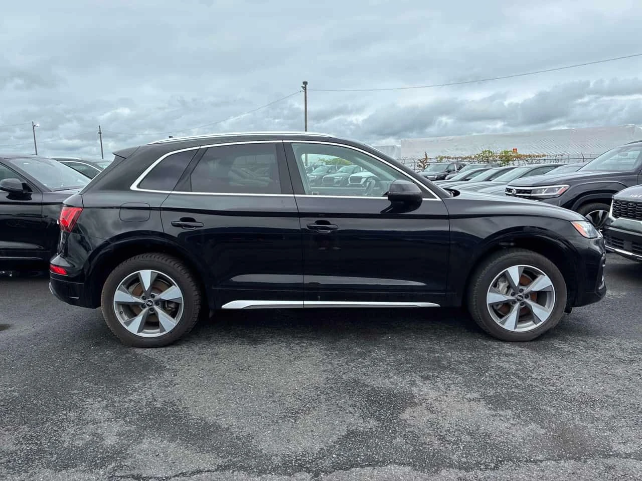 Audi Q5 Komfort / DISTRONIC / CAMERA / CARFAX / АВТОКРЕДИТ, снимка 3 - Автомобили и джипове - 55701486