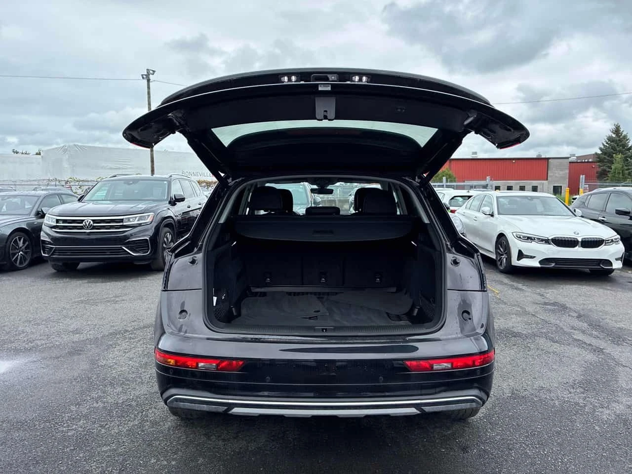 Audi Q5 Komfort / DISTRONIC / CAMERA / CARFAX / АВТОКРЕДИТ, снимка 14 - Автомобили и джипове - 55701486