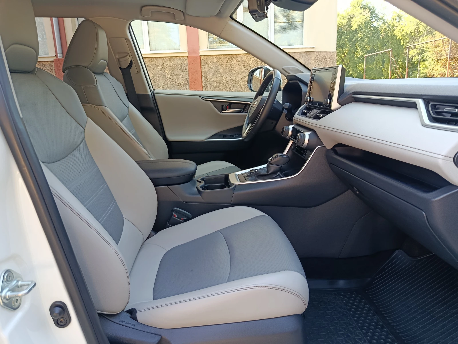 Toyota Rav4 Хибрид 4х4 Гаранция, снимка 12 - Автомобили и джипове - 55971029