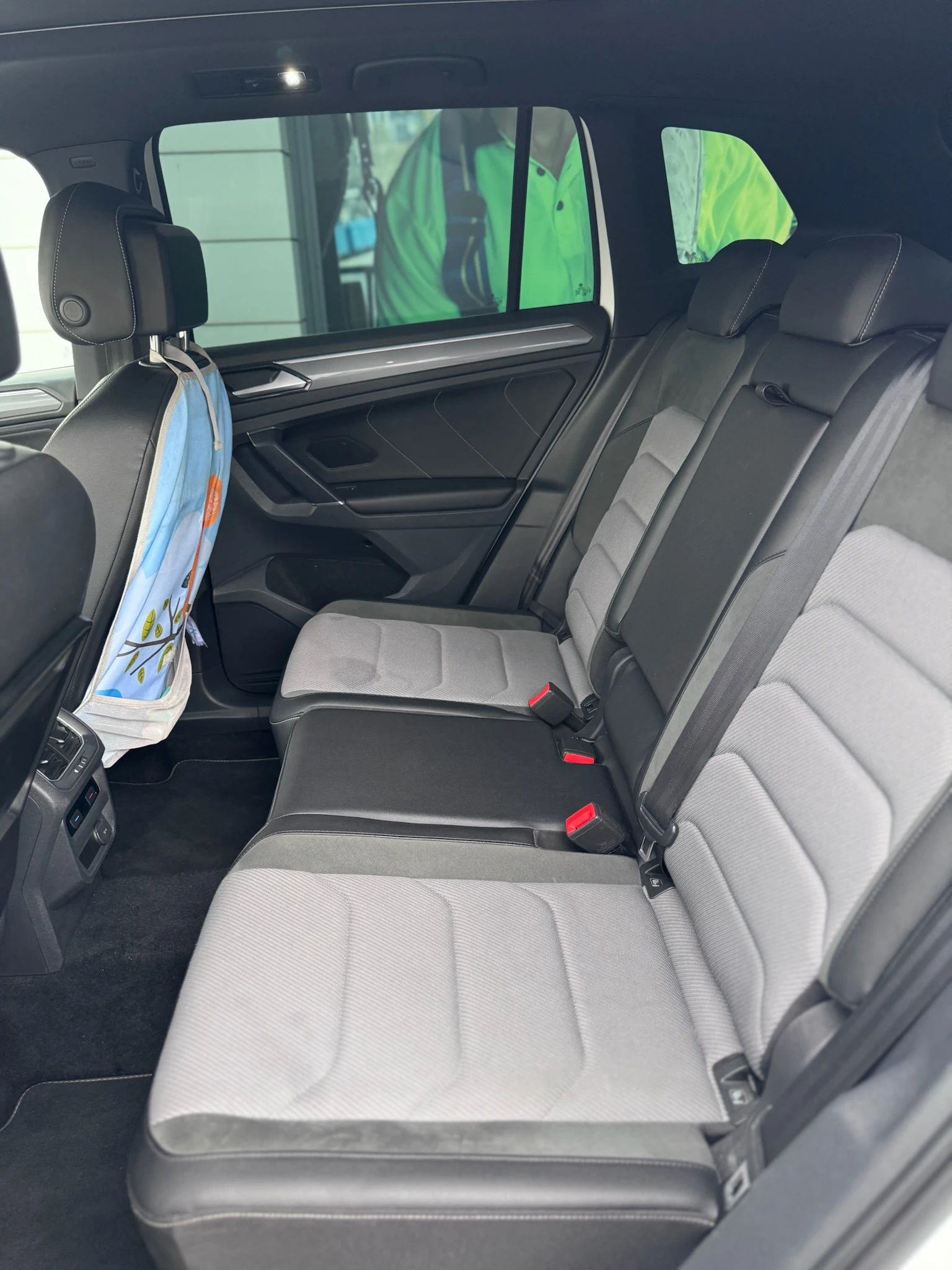VW Tiguan 2.0TSI R-Line, снимка 14 - Автомобили и джипове - 56235048