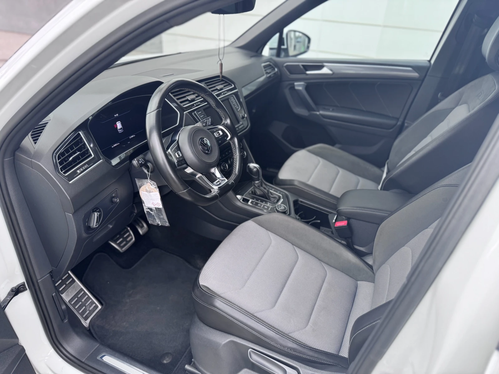 VW Tiguan 2.0TSI R-Line, снимка 9 - Автомобили и джипове - 56235048