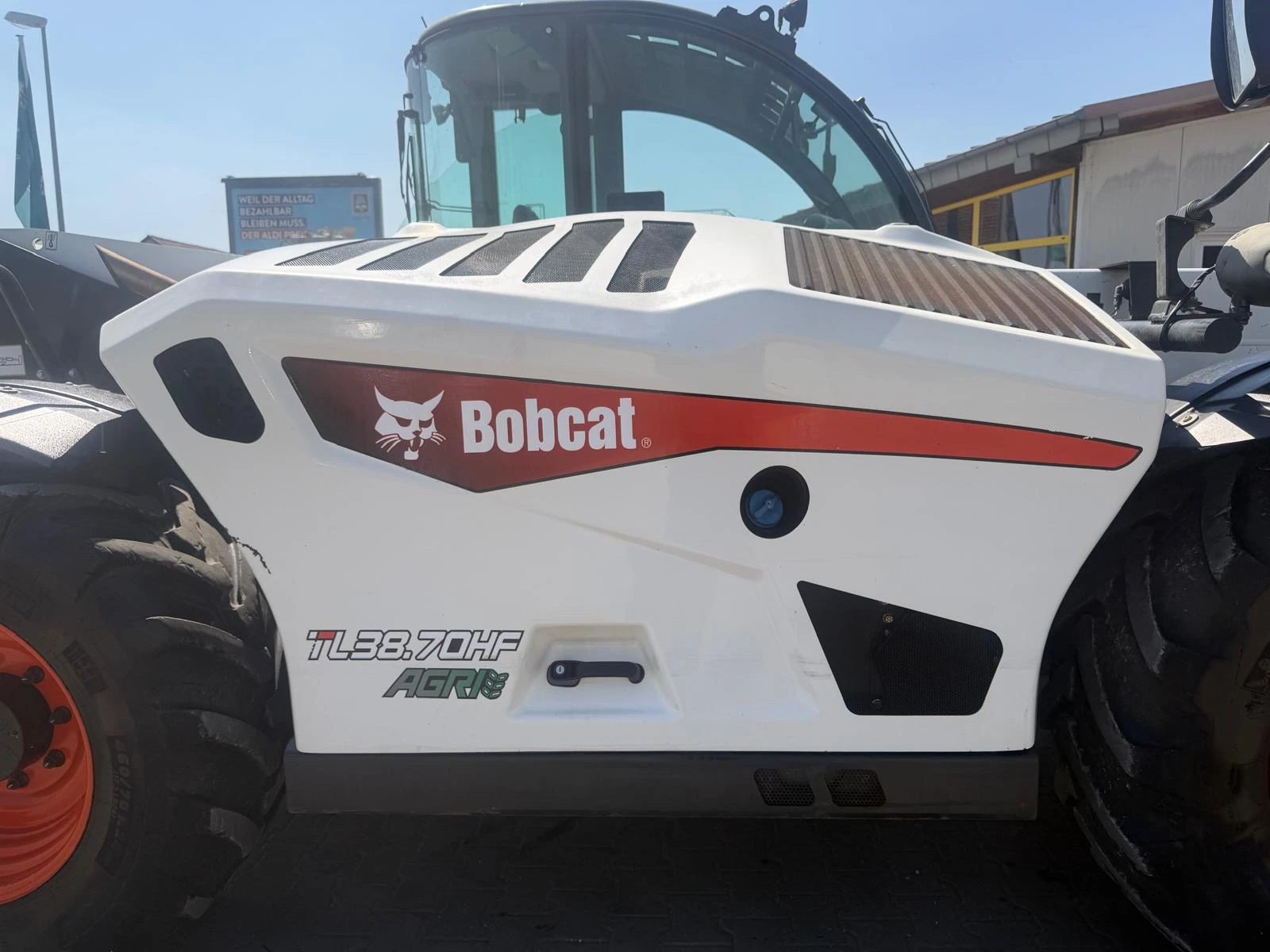 Телескопичен товарач Bobcat САМО 2000 ЧАСА TL 38.70 HIGH FLOW AGRI ЛИЗИНГ, снимка 3 - Селскостопанска техника - 55532171