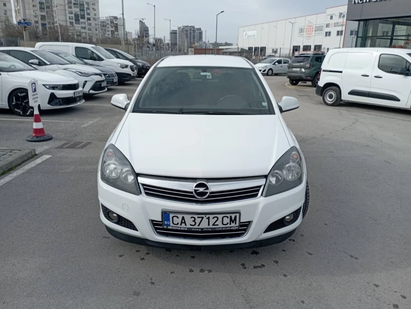 Opel Astra, снимка 1 - Автомобили и джипове - 47738145