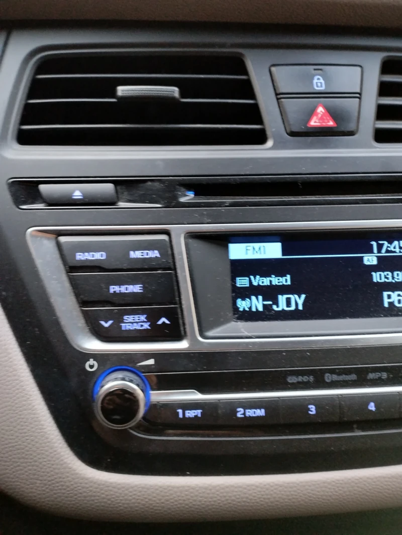 Hyundai I20, снимка 10 - Автомобили и джипове - 51784995