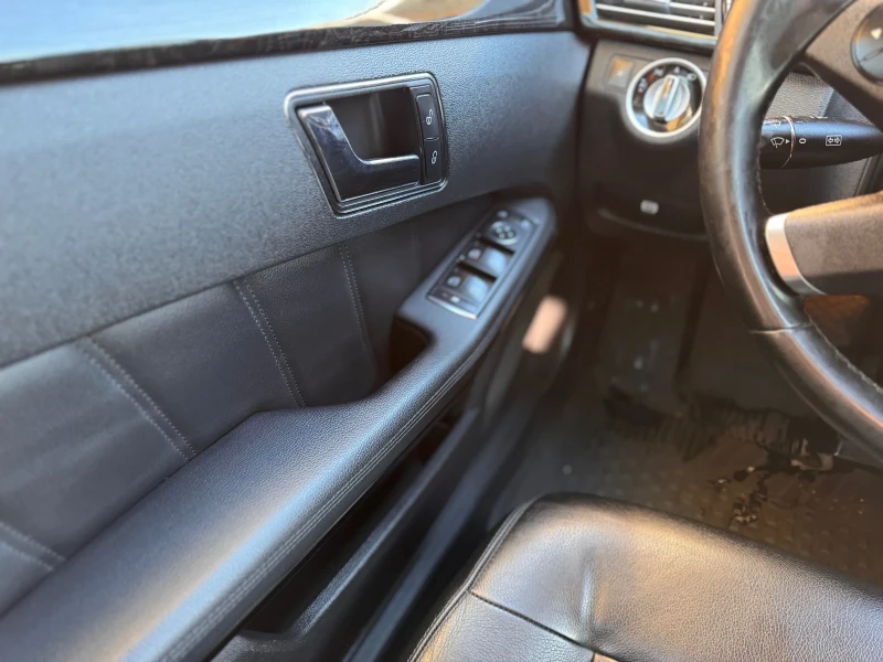 Mercedes-Benz E 220, снимка 8 - Автомобили и джипове - 52912964
