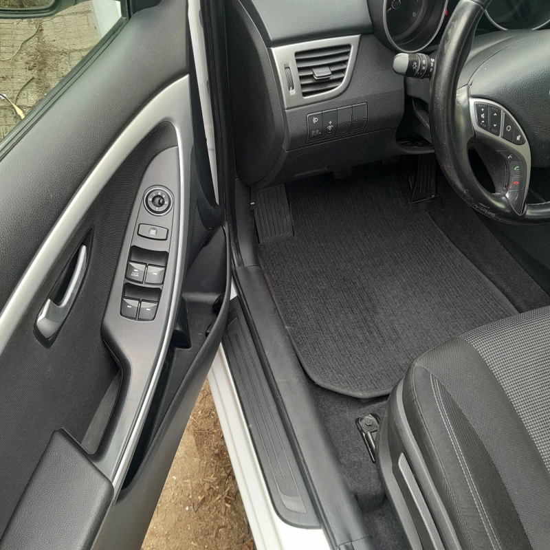 Hyundai I30 1.6 DOHC-120k.c. FACE LIFT, снимка 10 - Автомобили и джипове - 52975955