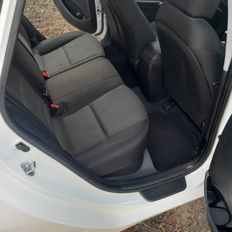 Hyundai I30 1.6 DOHC-120k.c. FACE LIFT, снимка 11 - Автомобили и джипове - 52975955