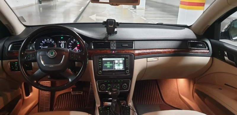 Skoda Superb 2.0 TDI ELEGANCE DSG 170 PS, снимка 12 - Автомобили и джипове - 52976099