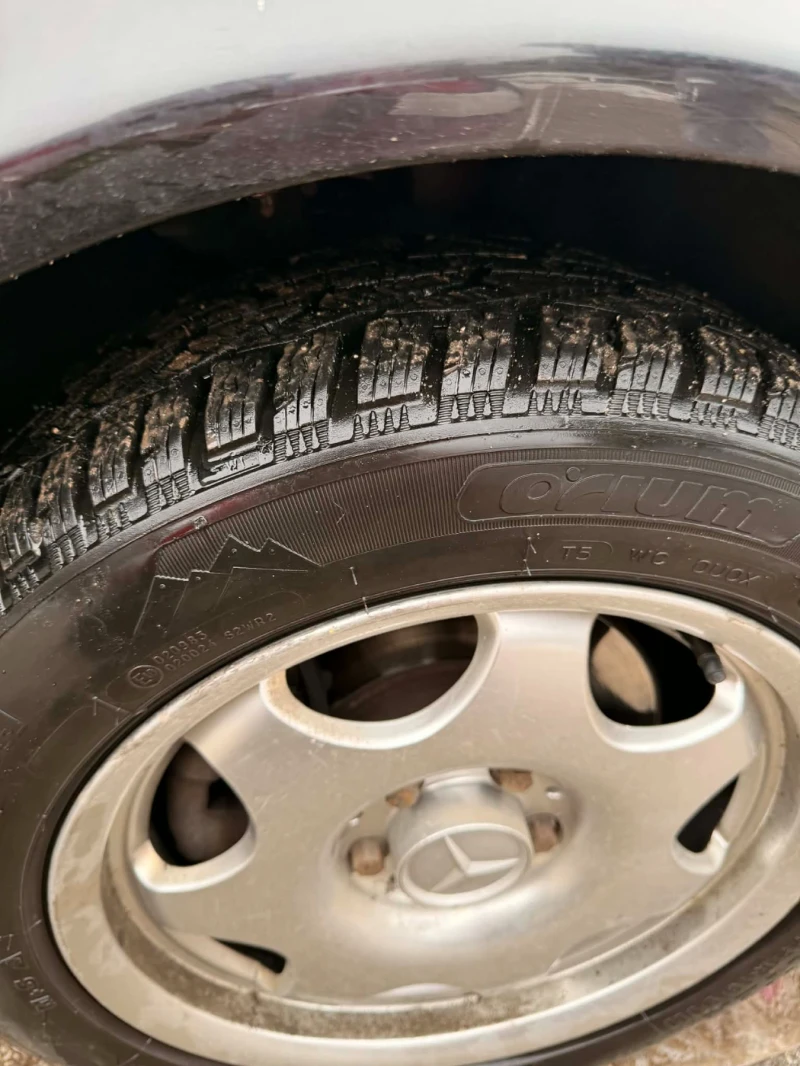 Mercedes-Benz E 220, снимка 6 - Автомобили и джипове - 53385551