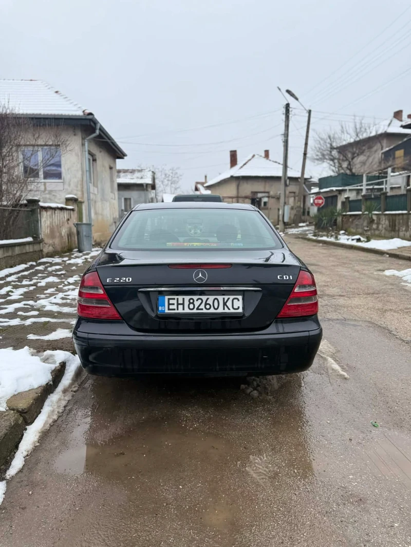 Mercedes-Benz E 220, снимка 5 - Автомобили и джипове - 53385551