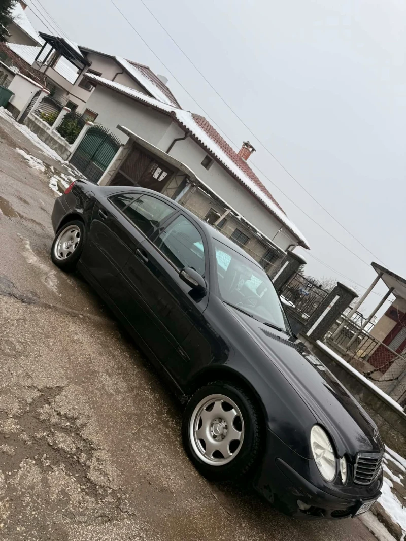 Mercedes-Benz E 220, снимка 3 - Автомобили и джипове - 53385551