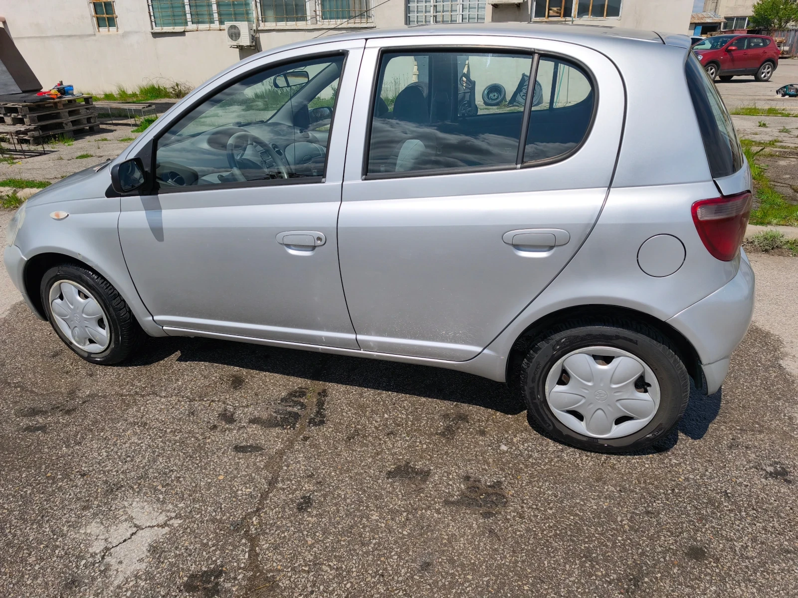 Toyota Yaris 1, 0 68 к.с. - изображение 4