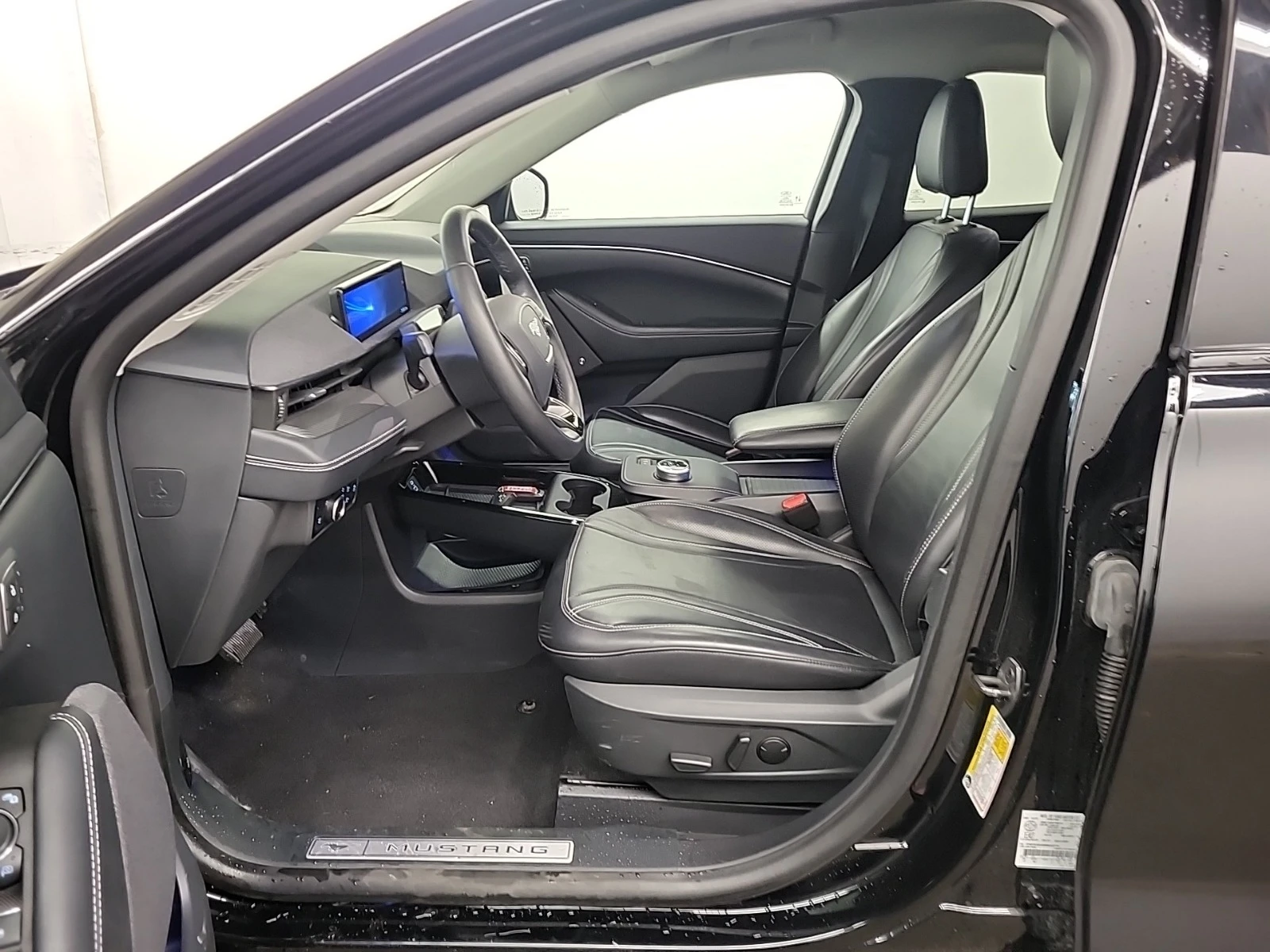 Ford Mustang Mach-E PREMIUM * * CARFAX * * АВТО КРЕДИТ * *  - изображение 9