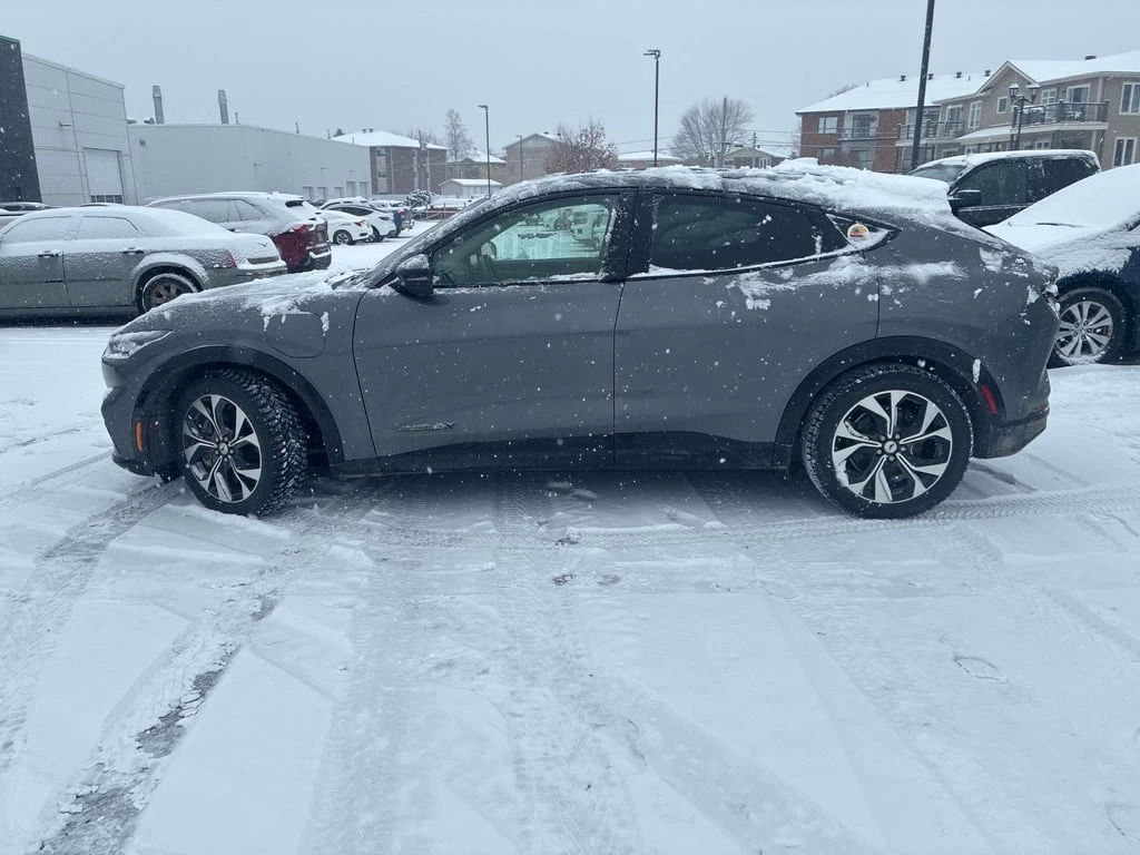 Ford Mustang Mach-E * Premium * CARFAX * БЕЗ ПЪРВОНАЧАЛНА ВНОСКА - изображение 2